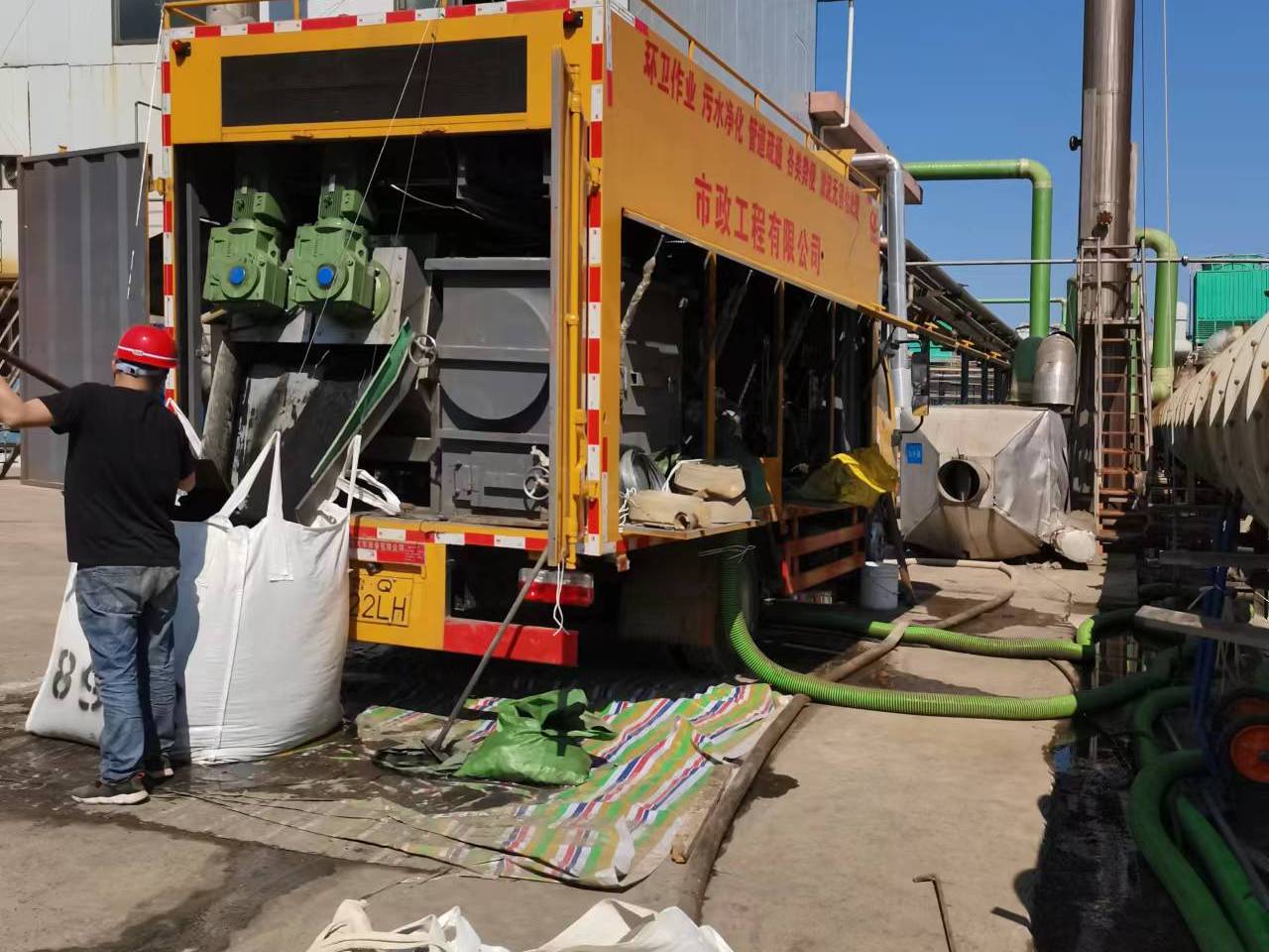 龙华淤泥压干处理